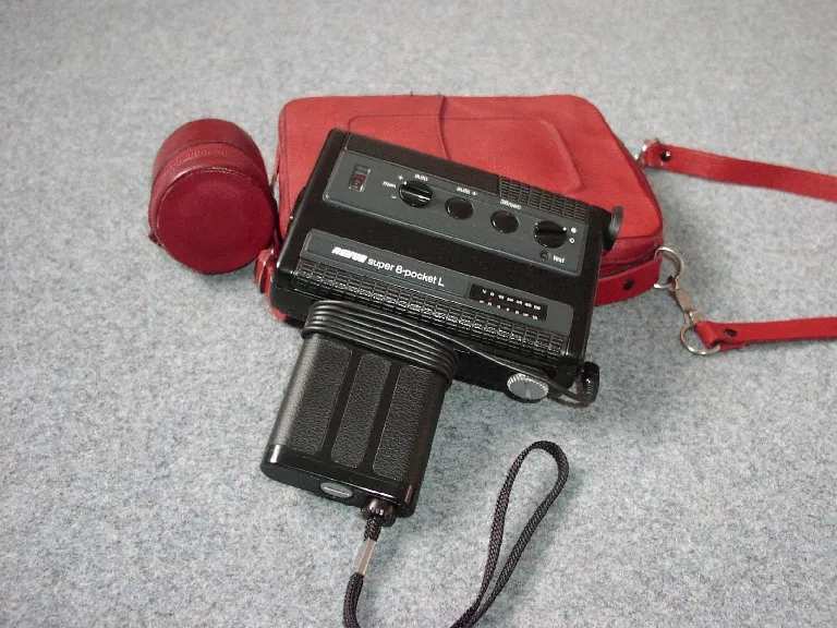 Revue super 8-pocket L