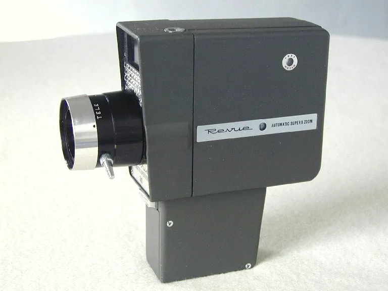 Revue Super 8 Zoom 300