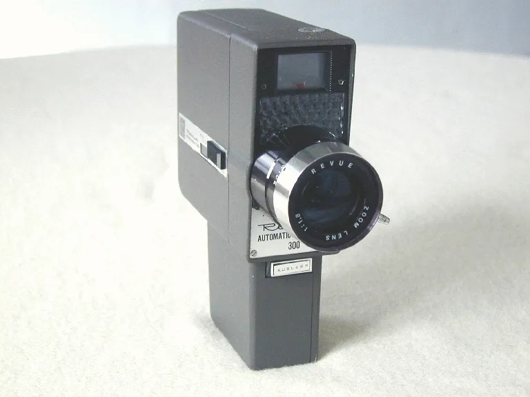 Revue Super 8 Zoom 300