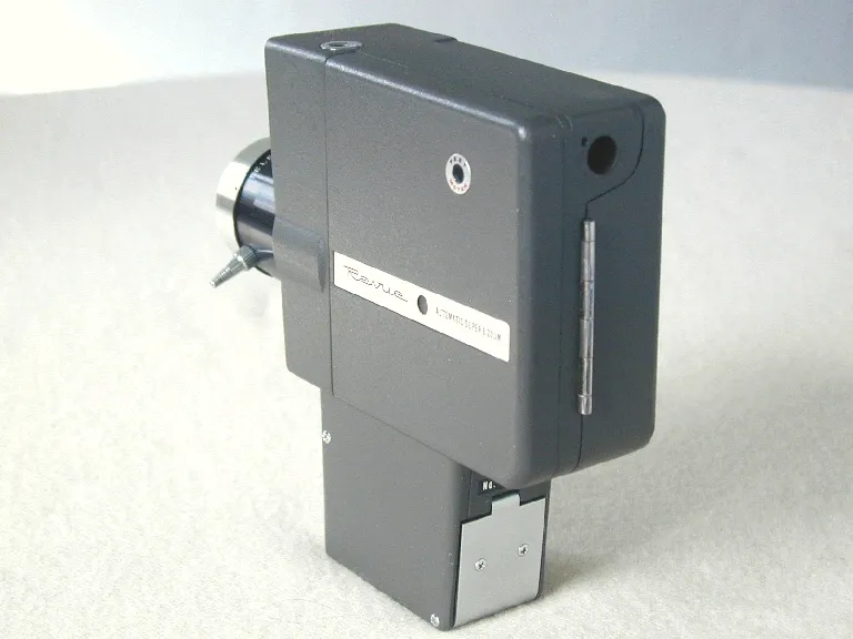 Revue Super 8 Zoom 300
