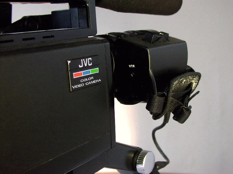 JVC S 100 E