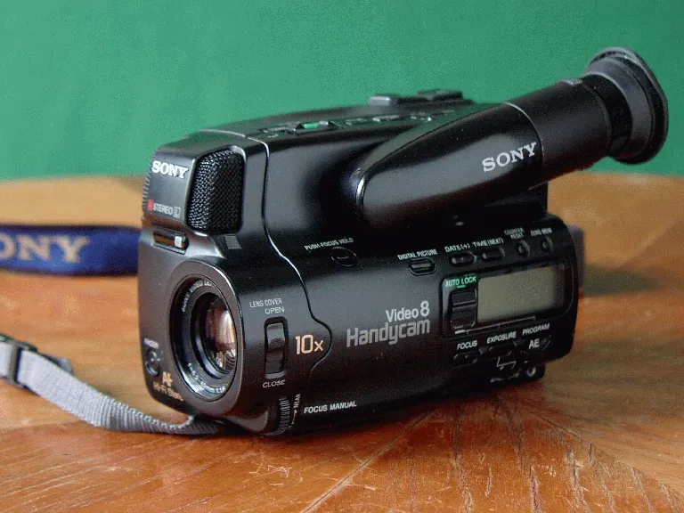 Sony CCD TR 305 E