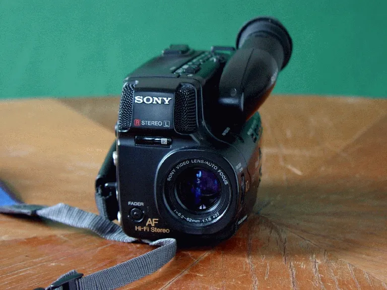 Sony CCD TR 305 E