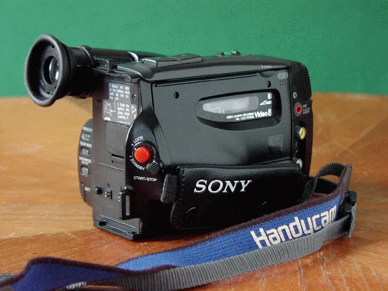 Sony CCD TR 305 E