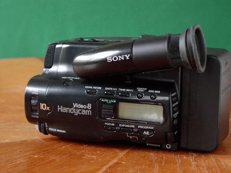 Sony CCD TR 305 E