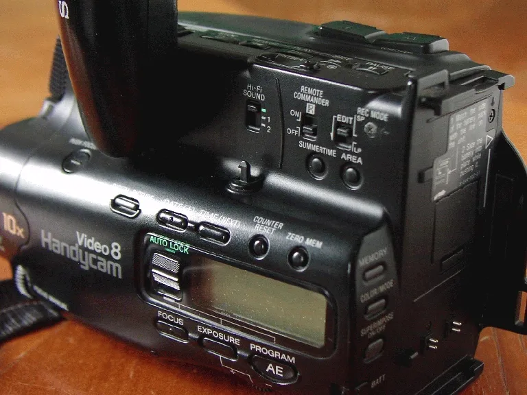 Sony CCD TR 305 E